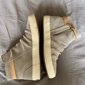 Adorable and comfortable Sperry bootie